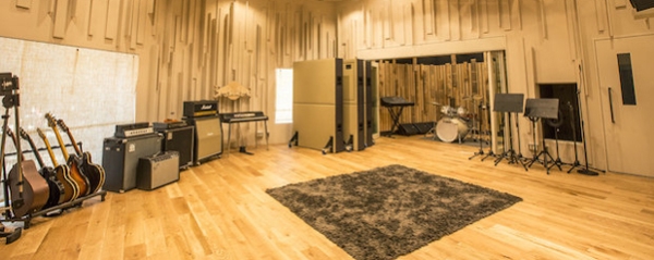 レッドブルの音楽スタジオ Red Bull Studios Tokyo がオープン ホスクリ